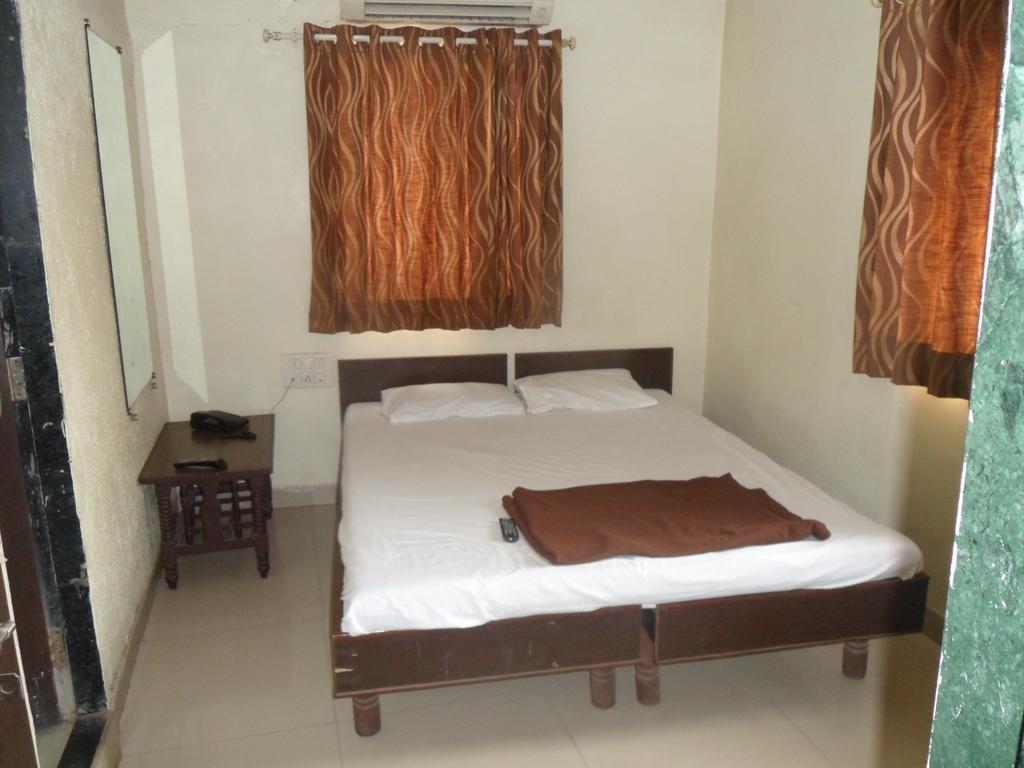 Hotel Atithi Ahmedabad Exterior foto