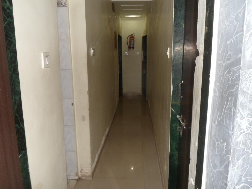 Hotel Atithi Ahmedabad Exterior foto